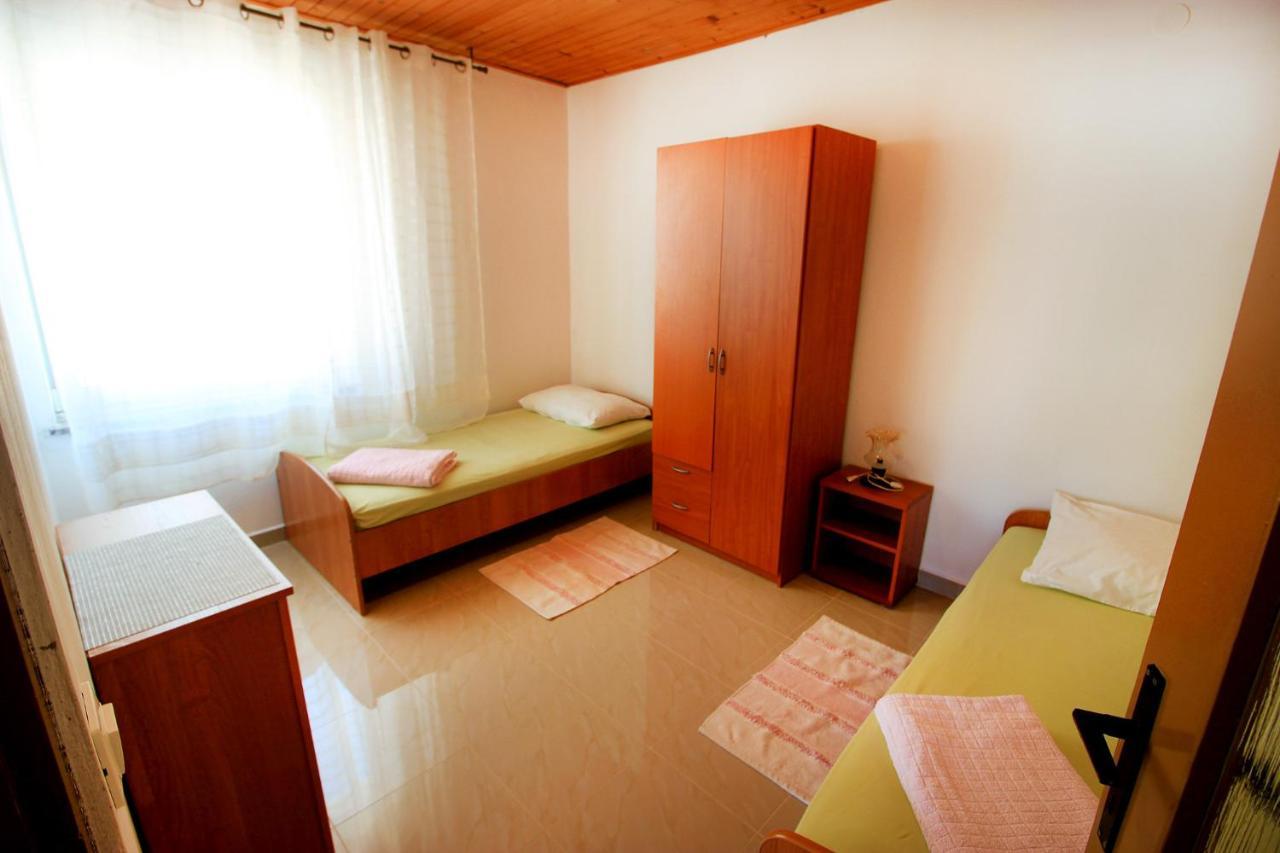 The Peaceful Vacation Apartment Metajna Exterior photo